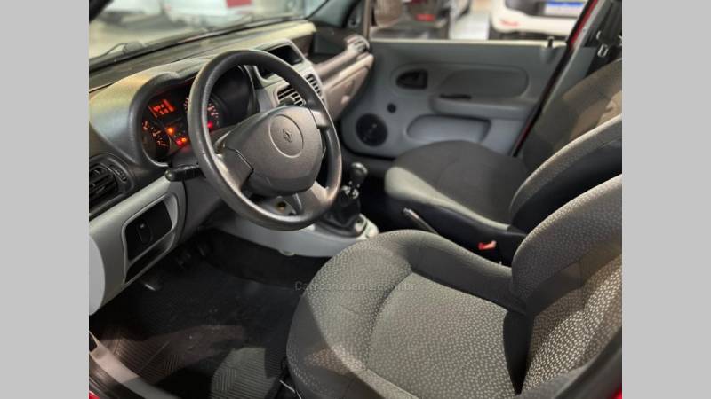 RENAULT - CLIO - 2011/2011 - Vermelha - R$ 24.900,00