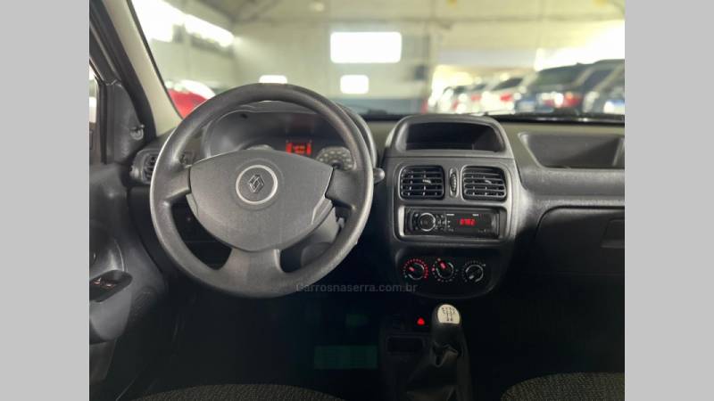 RENAULT - CLIO - 2013/2014 - Prata - R$ 29.900,00