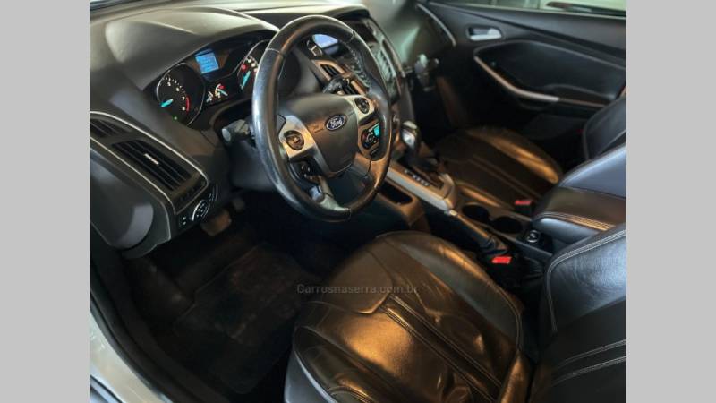 FORD - FOCUS - 2014/2015 - Branca - R$ 53.900,00