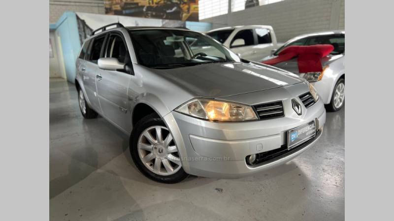 RENAULT - MÉGANE - 2010/2011 - Prata - R$ 35.900,00