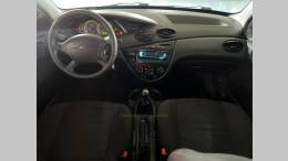 FORD - FOCUS - 2007/2008 - Prata - R$ 25.900,00