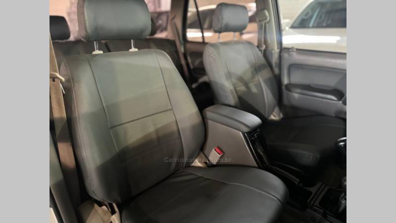 TOYOTA - HILUX SW4 - 2002/2002 - Prata - R$ 74.900,00