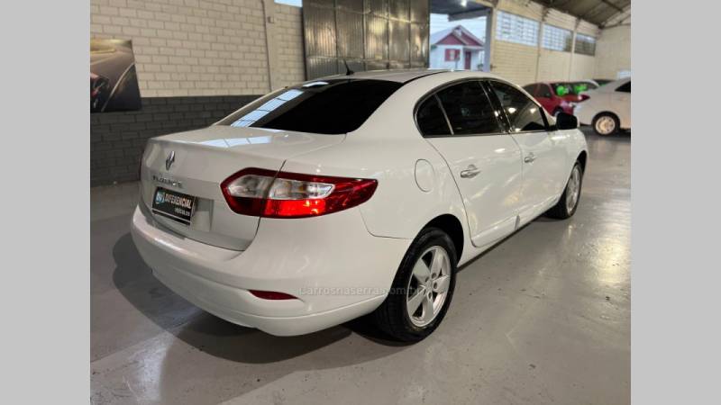 RENAULT - FLUENCE - 2013/2014 - Branca - R$ 44.900,00