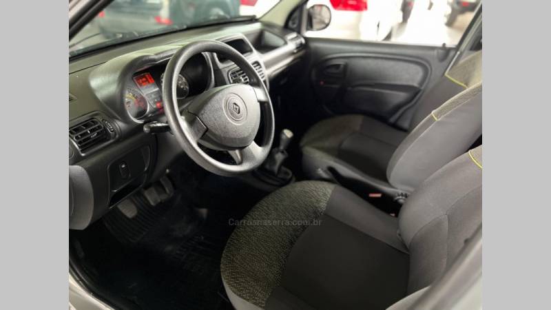 RENAULT - CLIO - 2013/2014 - Prata - R$ 29.900,00