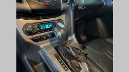 FORD - FOCUS - 2014/2015 - Branca - R$ 53.900,00