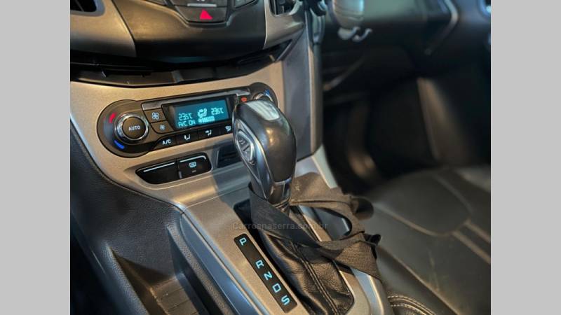 FORD - FOCUS - 2014/2015 - Branca - R$ 53.900,00