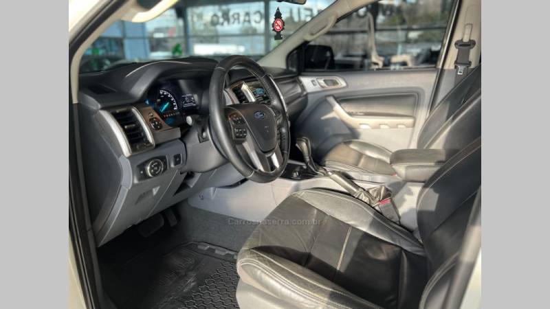 FORD - RANGER - 2016/2017 - Branca - R$ 145.900,00