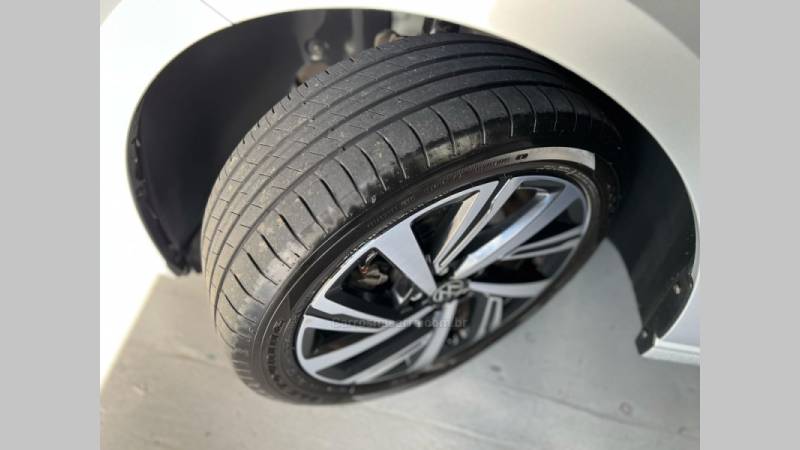 VOLKSWAGEN - VIRTUS - 2023/2023 - Prata - R$ 116.900,00