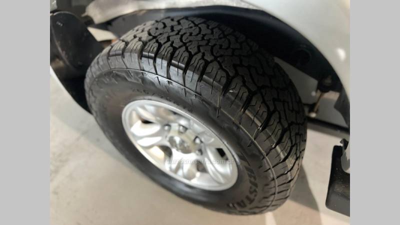 TOYOTA - HILUX SW4 - 2002/2002 - Prata - R$ 74.900,00