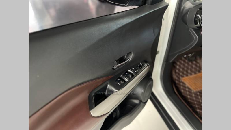 NISSAN - KICKS - 2017/2018 - Branca - R$ 85.900,00