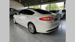 FORD - FUSION - 2015/2016 - Branca - R$ 93.900,00