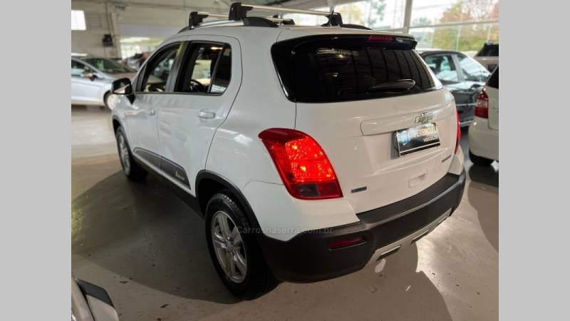 CHEVROLET - TRACKER - 2013/2014 - Branca - R$ 64.900,00