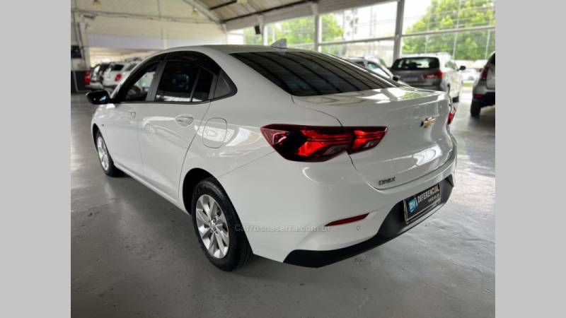 CHEVROLET - ONIX - 2021/2021 - Branca - R$ 83.900,00