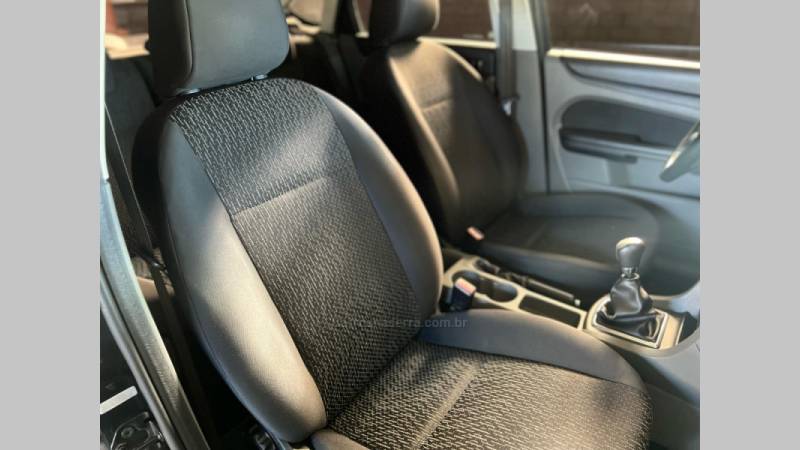 FORD - FOCUS - 2010/2011 - Preta - R$ 39.900,00