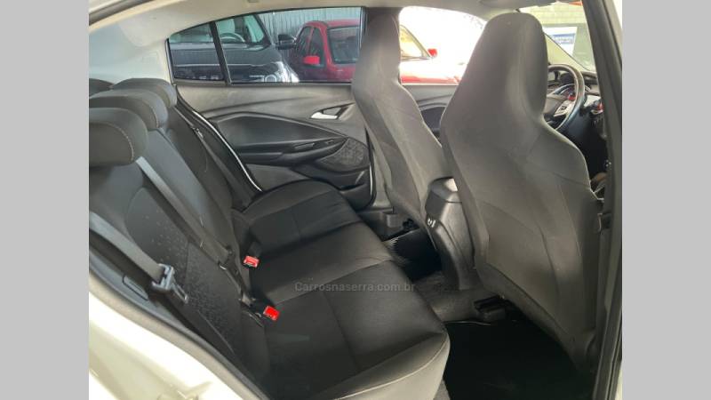 CHEVROLET - ONIX - 2021/2021 - Branca - R$ 78.900,00