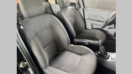 RENAULT - CLIO - 2010/2011 - Preta - R$ 21.900,00