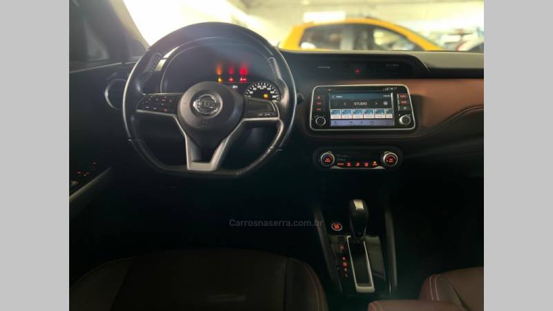 NISSAN - KICKS - 2017/2018 - Branca - R$ 85.900,00