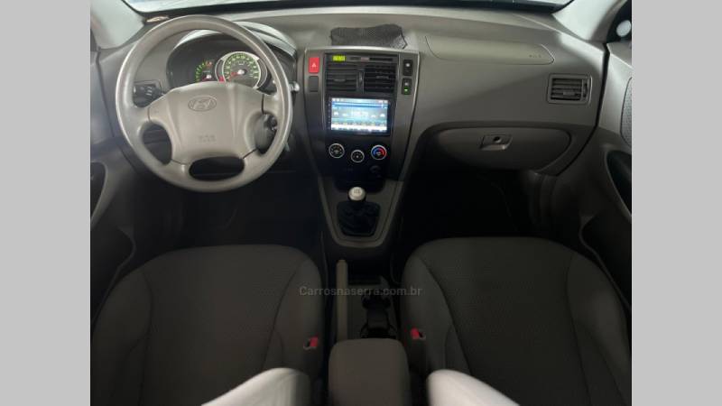 HYUNDAI - TUCSON - 2010/2011 - Prata - R$ 43.900,00