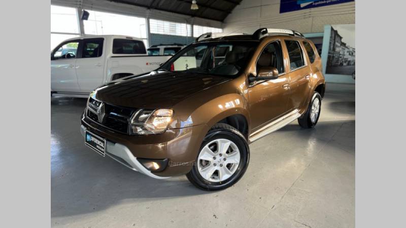 RENAULT - DUSTER - 2016/2017 - Marrom - R$ 68.900,00