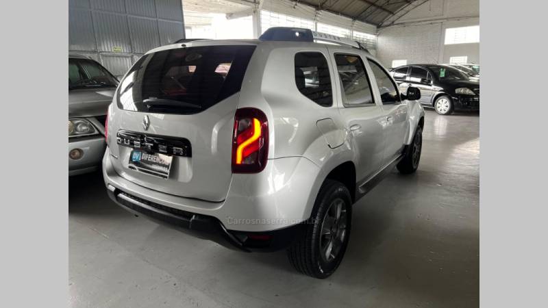 RENAULT - DUSTER - 2016/2017 - Prata - R$ 67.900,00