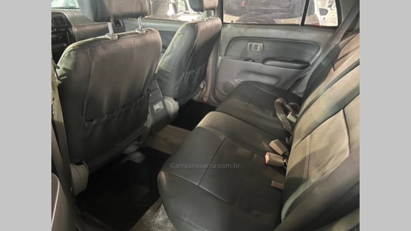 TOYOTA - HILUX SW4 - 2002/2002 - Prata - R$ 74.900,00