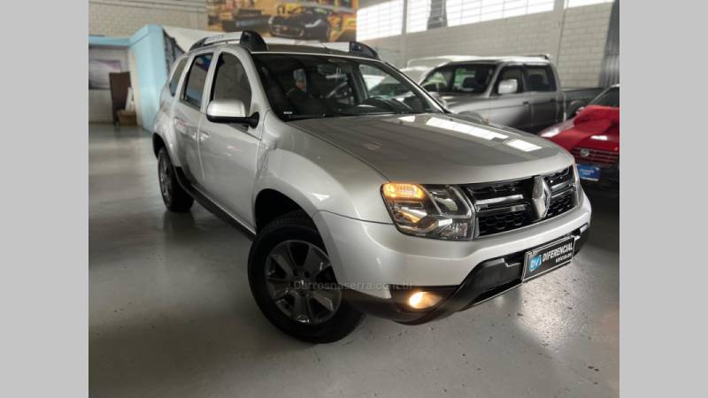 RENAULT - DUSTER - 2016/2017 - Prata - R$ 67.900,00