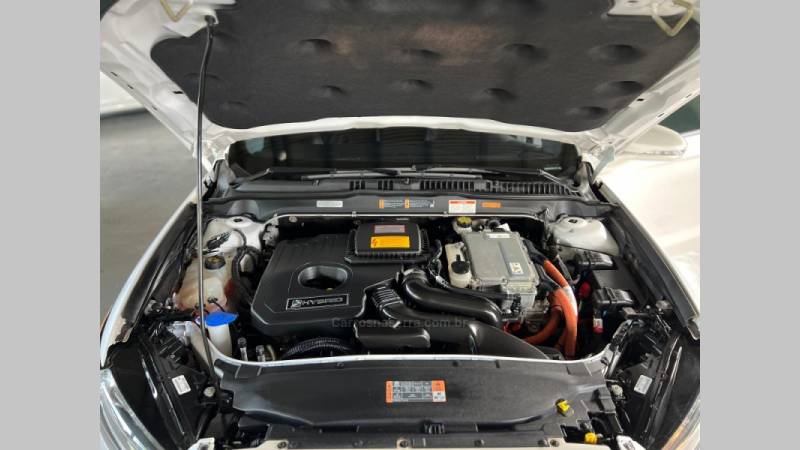 FORD - FUSION - 2015/2016 - Branca - R$ 93.900,00
