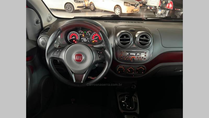 FIAT - PALIO - 2013/2014 - Vermelha - R$ 45.900,00