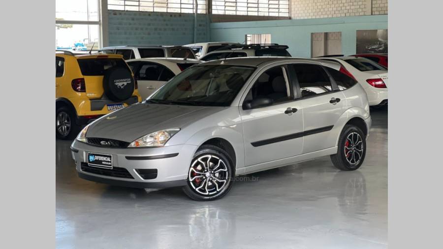 FORD - FOCUS - 2007/2008 - Prata - R$ 25.900,00