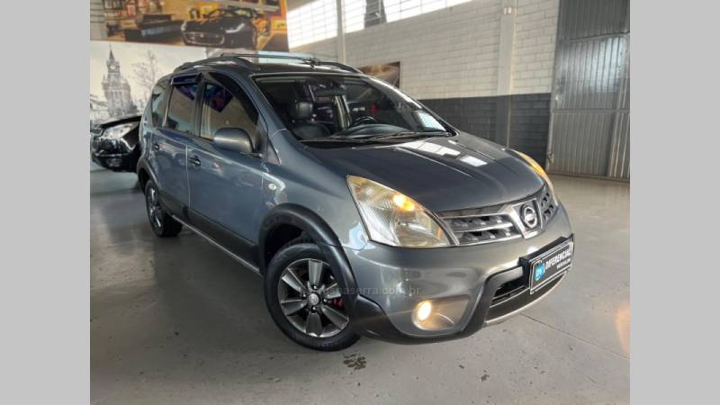 NISSAN - LIVINA - 2010/2011 - Cinza - R$ 32.900,00
