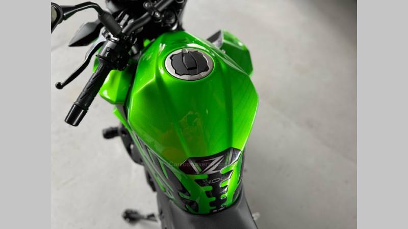 KAWASAKI - Z400 - 2022/2023 - Verde - R$ 32.900,00