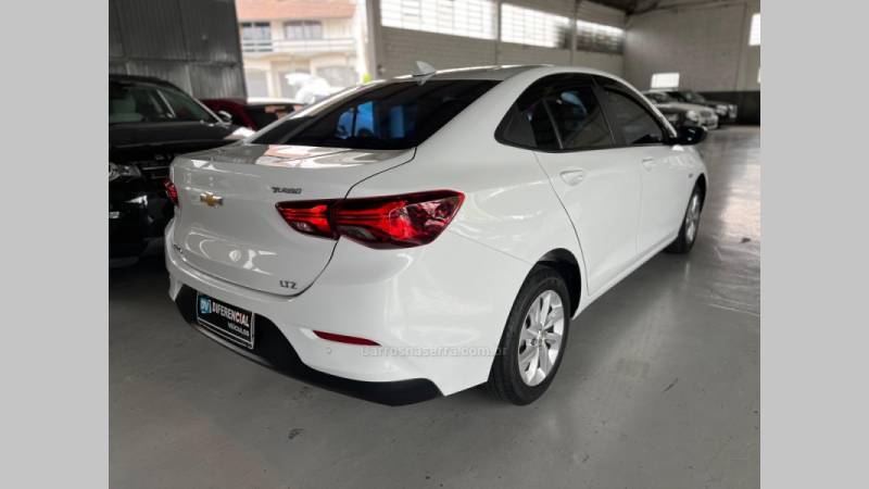 CHEVROLET - ONIX - 2021/2021 - Branca - R$ 78.900,00