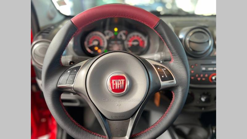 FIAT - PALIO - 2013/2014 - Vermelha - R$ 41.900,00