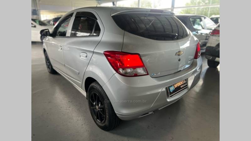 CHEVROLET - ONIX - 2014/2015 - Prata - R$ 47.900,00