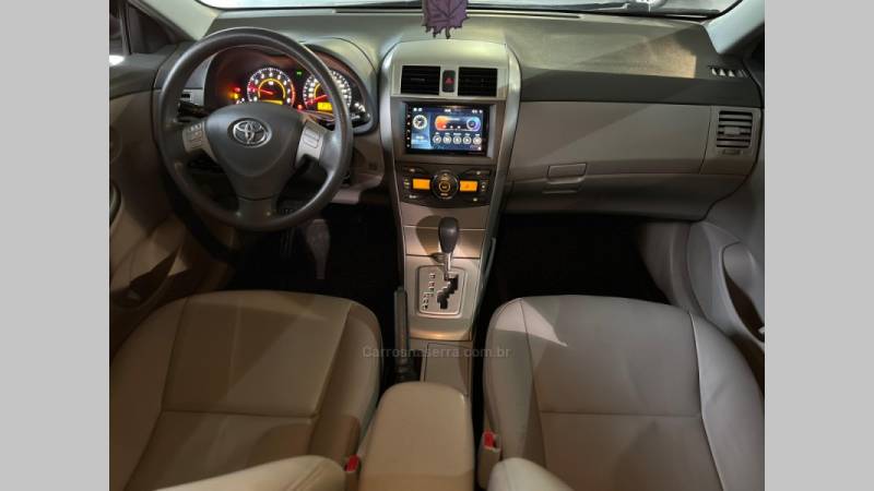 TOYOTA - COROLLA - 2010/2011 - Prata - R$ 59.900,00