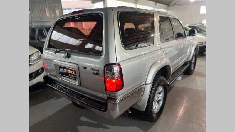 TOYOTA - HILUX SW4 - 2002/2002 - Prata - R$ 74.900,00