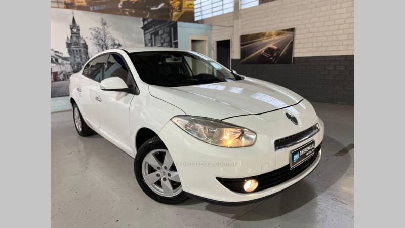 RENAULT - FLUENCE - 2013/2014 - Branca - R$ 44.900,00