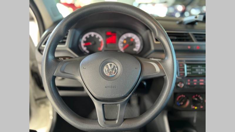 VOLKSWAGEN - VOYAGE - 2021/2022 - Branca - R$ 63.900,00