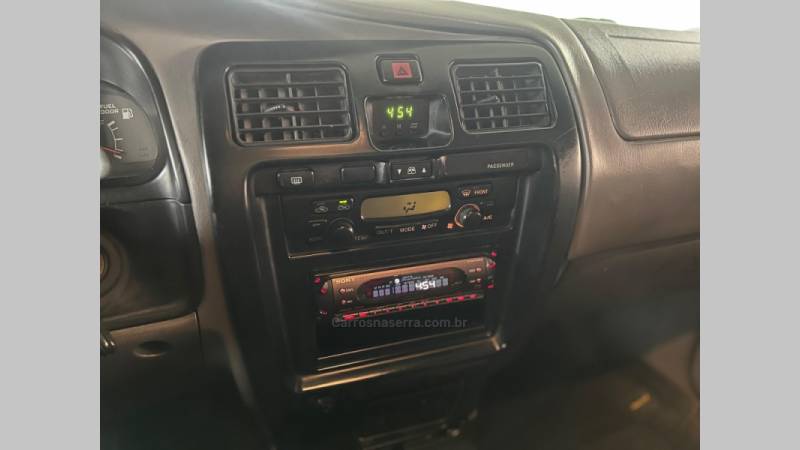 TOYOTA - HILUX SW4 - 2002/2002 - Prata - R$ 74.900,00