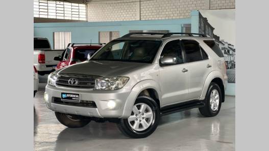 TOYOTA - HILUX SW4 - 2009/2010 - Prata - R$ 99.900,00