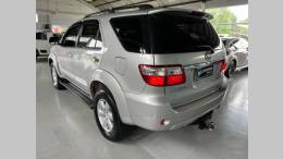 TOYOTA - HILUX SW4 - 2009/2010 - Prata - R$ 99.900,00