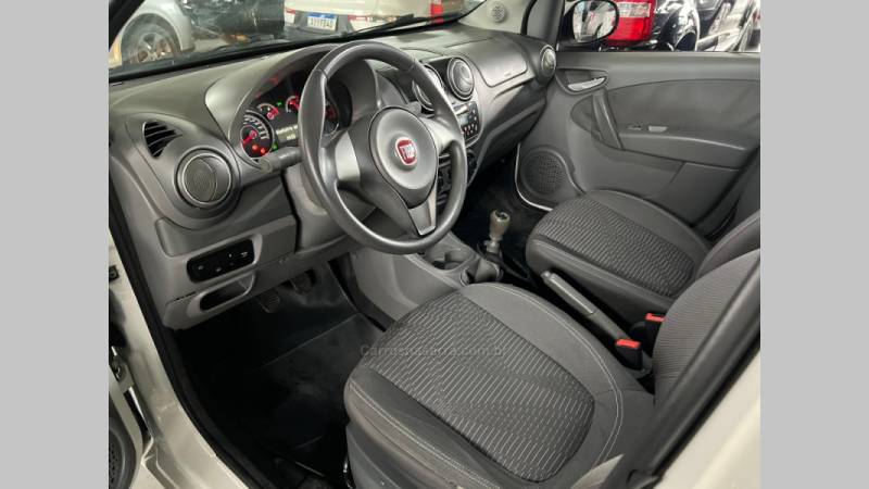 FIAT - PALIO - 2012/2013 - Branca - R$ 33.900,00