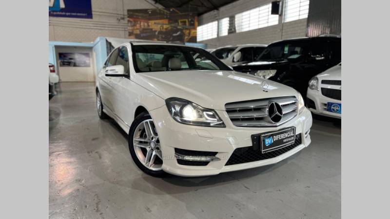 MERCEDES-BENZ - C 250 - 2013/2014 - Branca - R$ 97.900,00