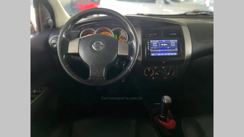 NISSAN - LIVINA - 2010/2011 - Cinza - R$ 32.900,00
