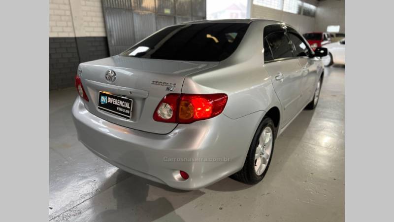 TOYOTA - COROLLA - 2010/2011 - Prata - R$ 59.900,00
