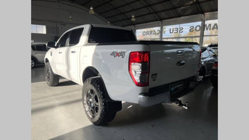 FORD - RANGER - 2016/2017 - Branca - R$ 145.900,00