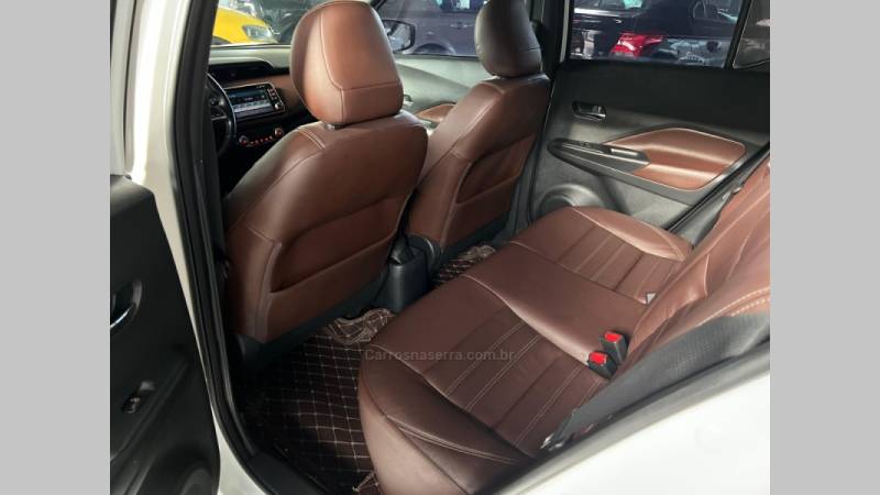 NISSAN - KICKS - 2017/2018 - Branca - R$ 85.900,00