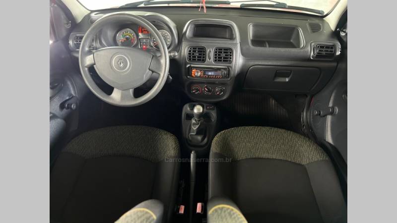 RENAULT - CLIO - 2013/2014 - Vermelha - R$ 27.900,00