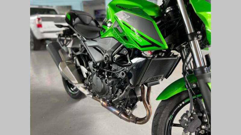 KAWASAKI - Z400 - 2022/2023 - Verde - R$ 32.900,00