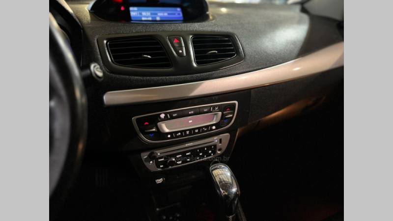 RENAULT - FLUENCE - 2013/2014 - Branca - R$ 44.900,00